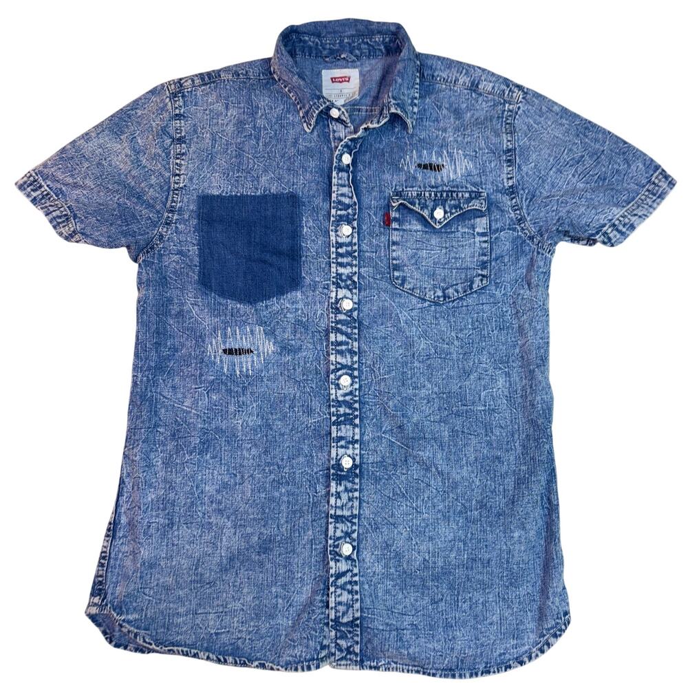 Levi's Shirt Mens Small Blue Denim Lightly Distressed Button Up Classic Fit